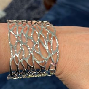 Silver plated bagel cuff with lattice detail. No flaws
